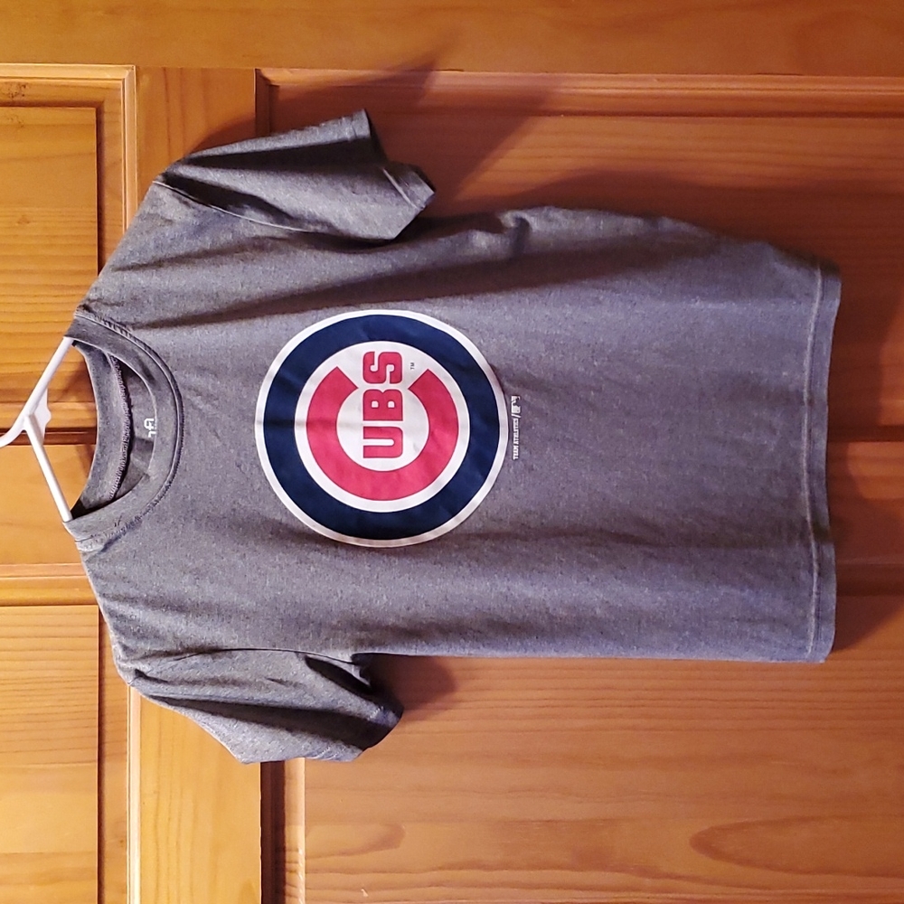 Team Athletes Boys Chicago Cubs T-shirt, size 10/12.